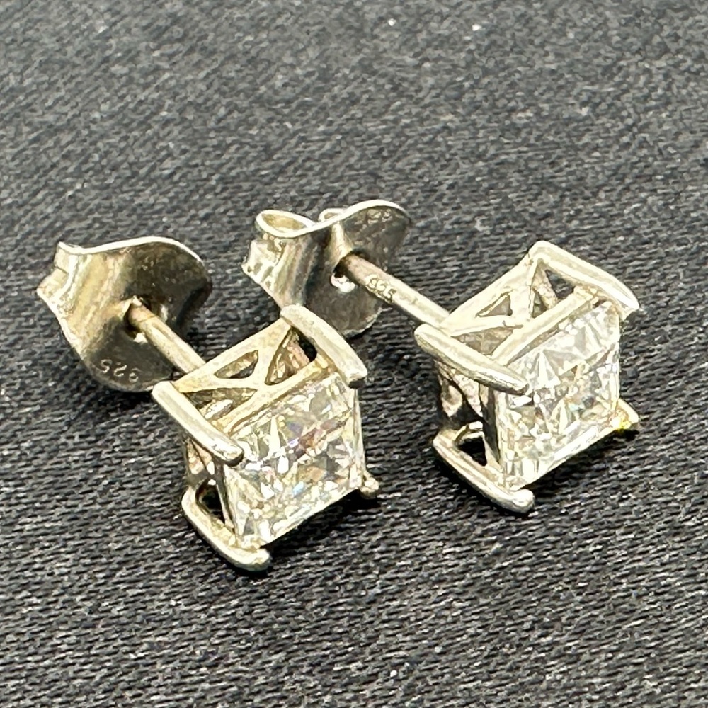 SS 925 Princess Diamond Cut Dazzling Stud Earrings Silver - Picture 1 of 9
